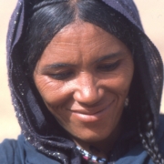 La femme dans les campements Touaregs de l’Ahaggar, par Odette Bernezat